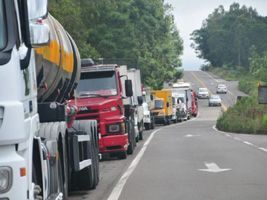 Protestos bloqueiam tráfego de caminhões e afetam mercado de soja