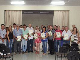 Agricultores de Major Vieira e Irineópolis recebem plantas para regularização de imóveis rurais