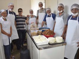 Agricultores aprendem técnicas de processamento do leite na Expoacre