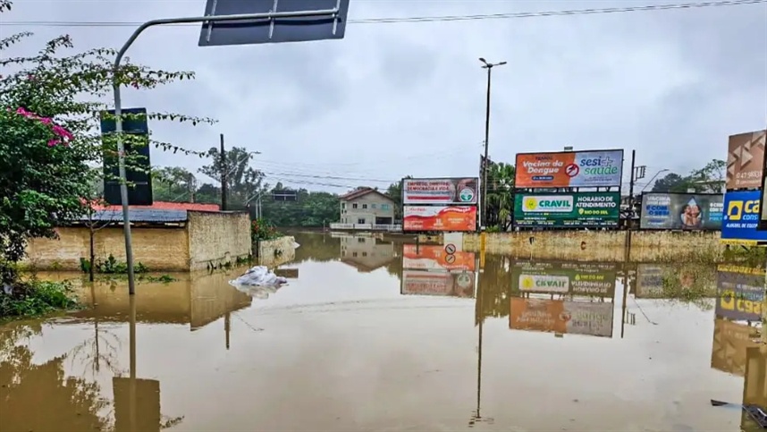 Chuvas em SC obrigam 925 pessoas a abandonar casas