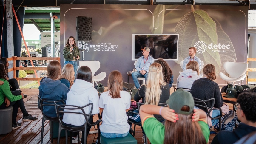 Estudantes conhecem na Expodireto as oportunidades da Agronomia