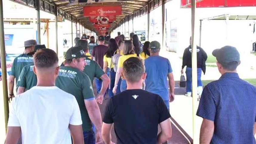 Show Rural registra recorde de público no 1º dia