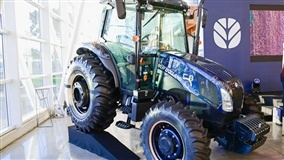 New Holland leiloa trator comemorativo 