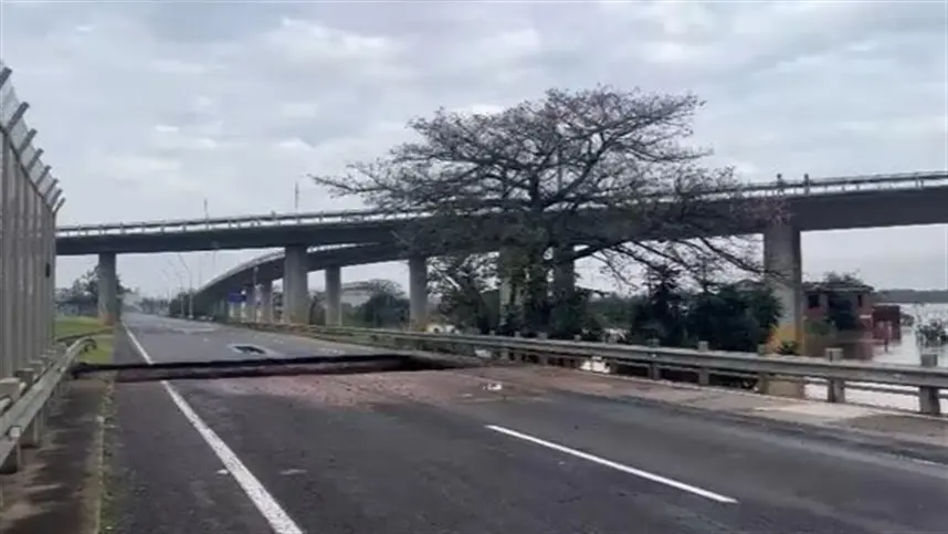 Chuvas bloqueiam rodovias no RS