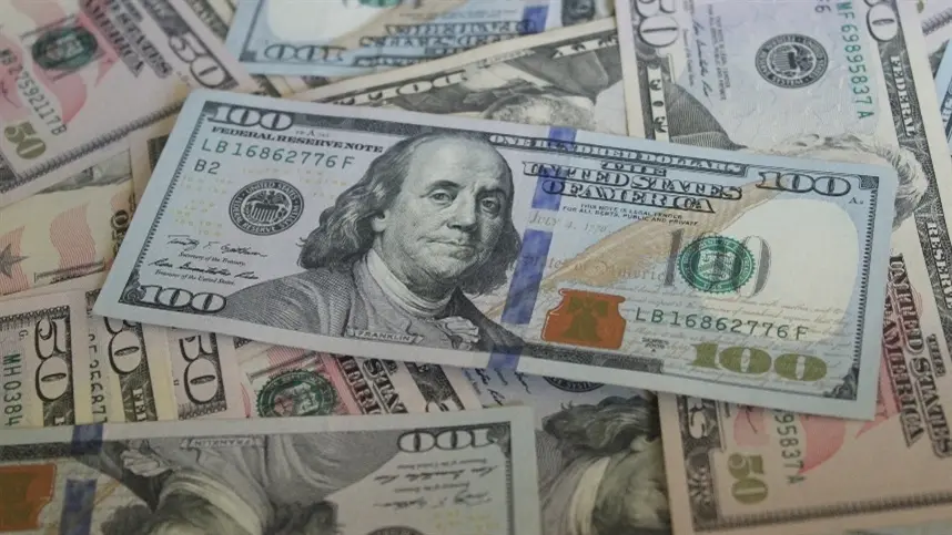 Dólar tem queda ante real de olho em medidas de estímulo nos EUA