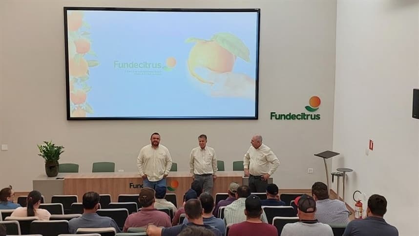 Citricultores da Região de Jales (SP) aprendem mais sobre greening durante visita ao Fundecitrus