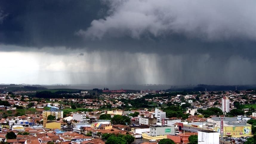 Previsão indica chuva e tempestades no fim de semana