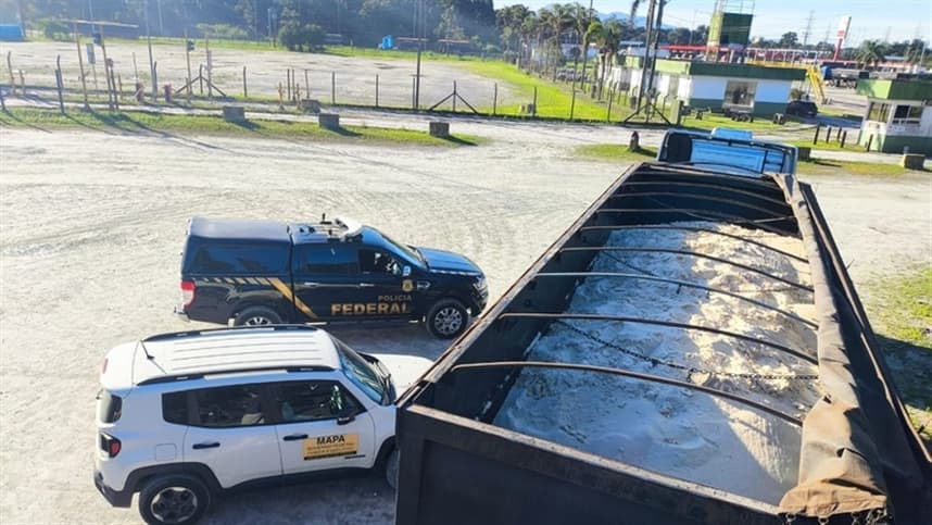 Mapa e Polícia Federal apreendem 48 toneladas de açúcar no Porto de Paranaguá (PR)