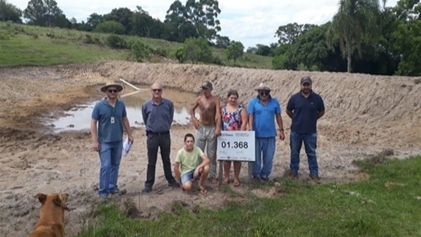 Seapdr vistoria construção de açudes pelo Segunda Água em São Lourenço do Sul