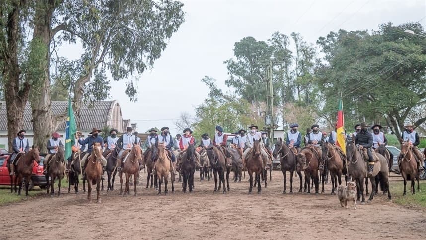 RS: foi dada a largada à Marcha de Resistência do Cavalo Crioulo