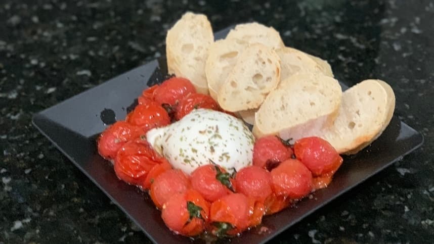 Tomates confitados com burrata na fritadeira elétrica