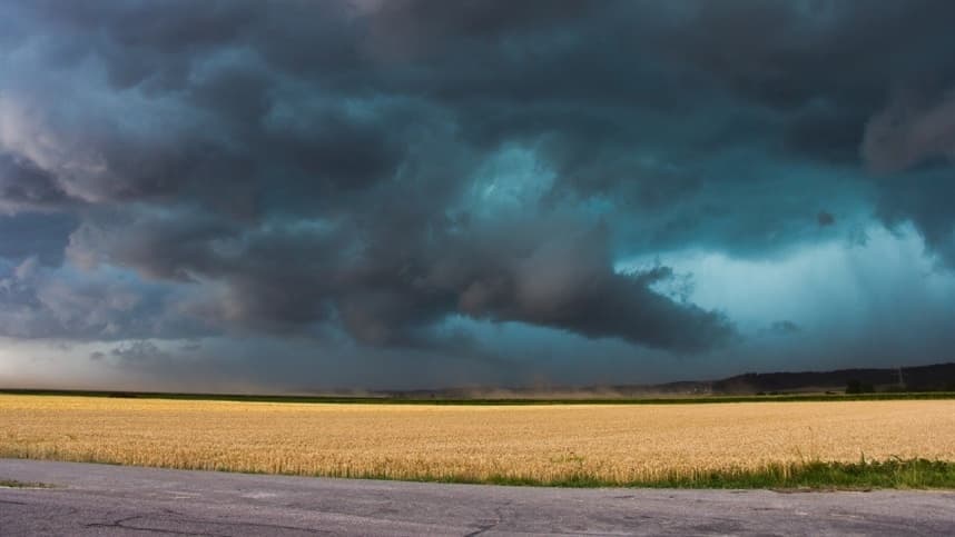 Antes das chuvas, tormentas de vento atingiram a região