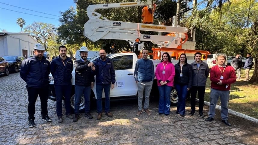 Agricultura recebe caminhonetes com cesto aéreo para reforçar pesquisa agropecuária