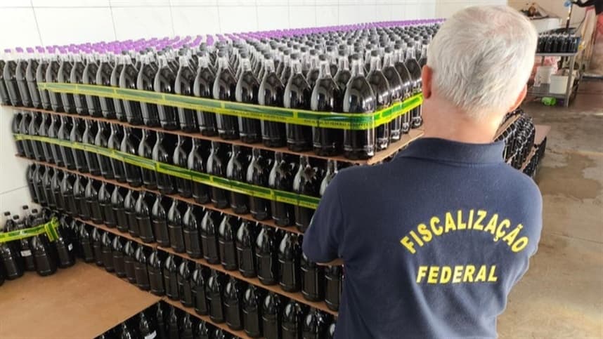 Fábrica de vinho falsificado é interditada no Paraná