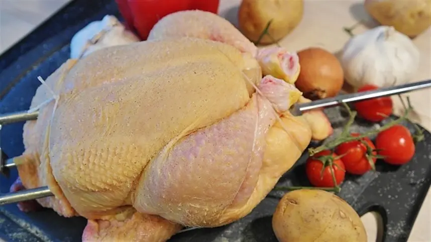 Preços do frango caem com demanda fraca e custos altos