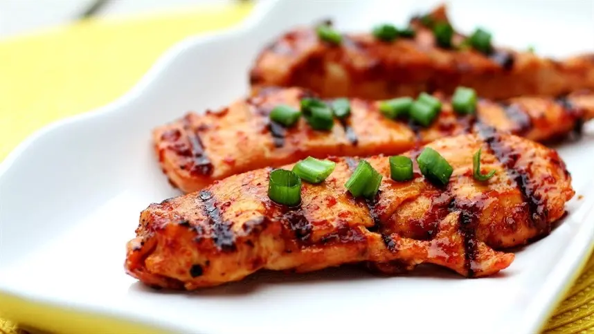 Carne de frango mantém preços acima de 2024