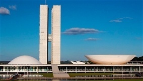 Maia defende reformas tributária e administrativa