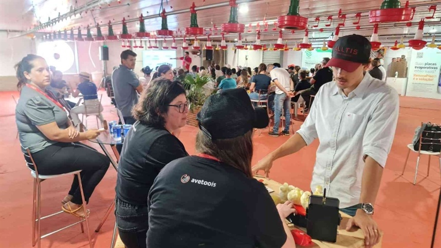 Setor de aves melhora estrutura de atendimento para expositores e visitantes