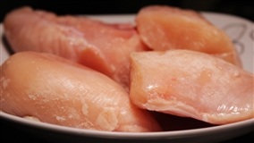 Baixa liquidez e estoques elevados pressionam valor da carne de frango