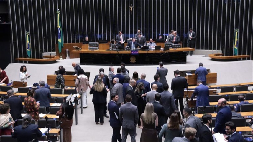 Câmara vota piso do magistério e fertilizantes