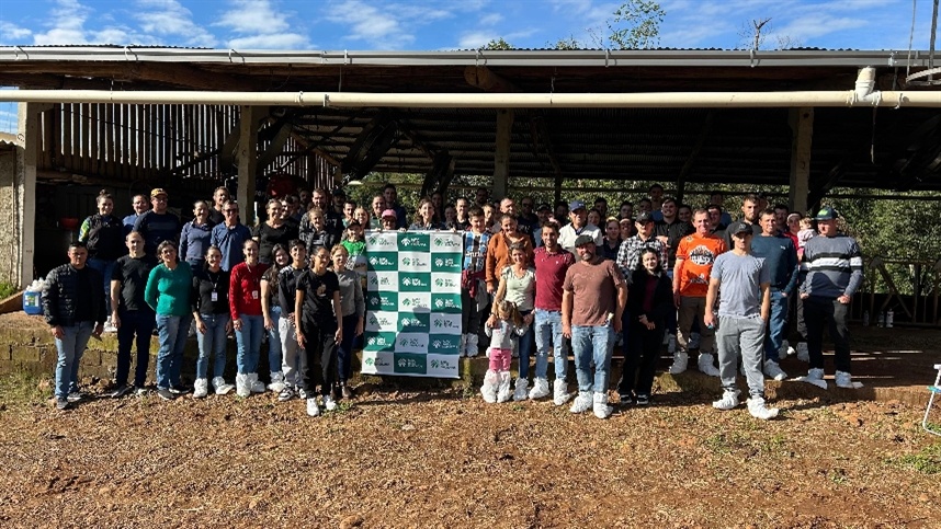 Dia de Campo ATeG incentiva boas práticas no leite em SC